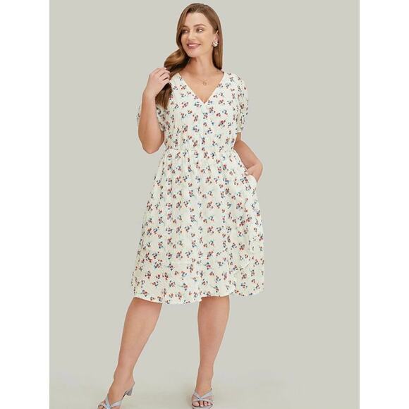 Size 14 - 16 • 1x • BloomChic • Floral Dress with Pockets - Picture 4 of 9